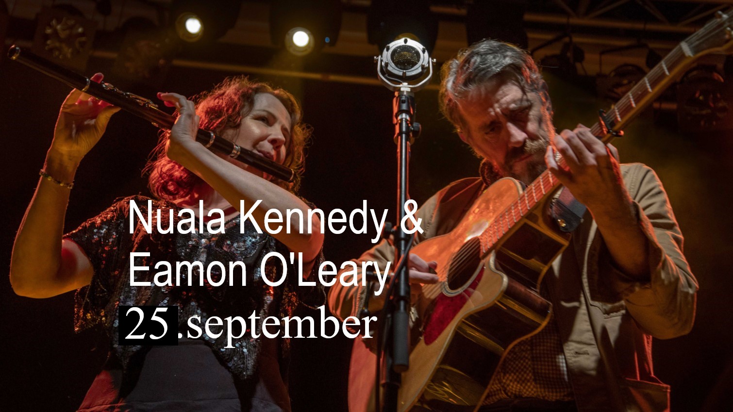 Irsk topduo med sangerinde/fløjtespiller Nuala Kennedy i selskab med sin faste turpartner, strengevirtuos Eamon O’Leary. Sammen står de to for fremragende irsk musik, både traditionel og egne sange. Det er folk af bedste kaliber.